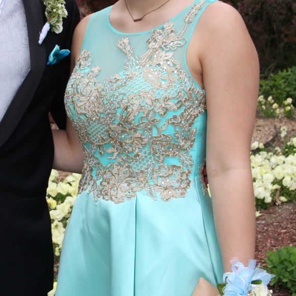 Prom Dress - Picture 3 of 4